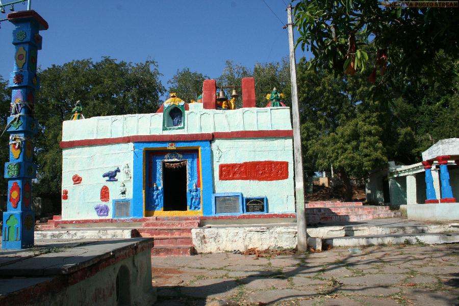 File:Koulutla Chenna Kesava Temple front View.jpg