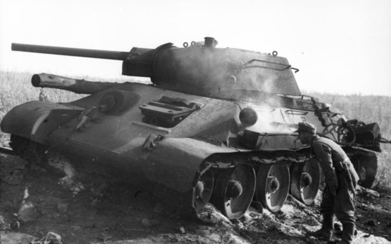 File:Bundesarchiv Bild 101I-219-0553A-36, Russland, bei Pokrowka, russischer Panzer T34.jpg