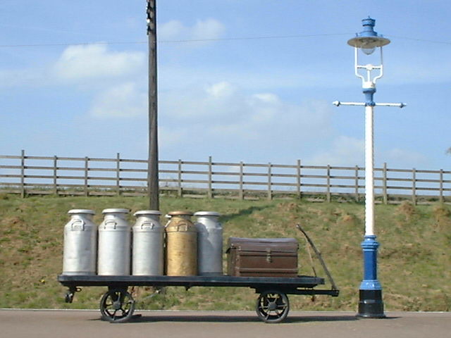 File:Waiting for the milk train - geograph.org.uk - 93290.jpg