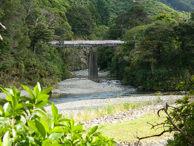File:Andrews Bridge in 2014, Birchville, Upper Hutt, NZ.jpg