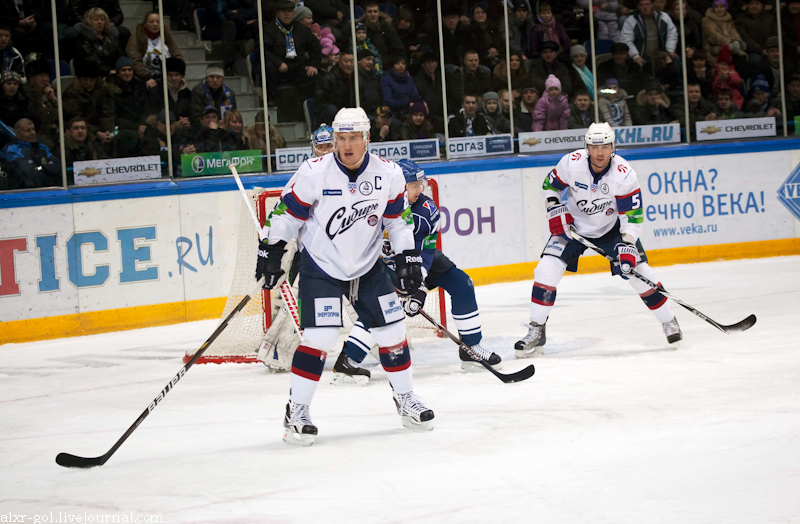 File:Pujacs and Safronov 2011-12-04 Amur-Sibir KHL-game.jpeg