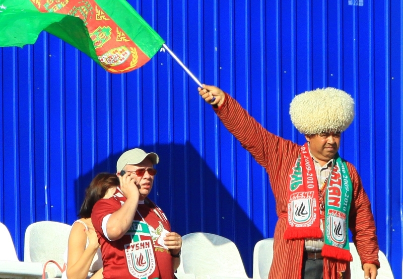 File:Turkmen supporter of FC Rubin Kazan.jpg