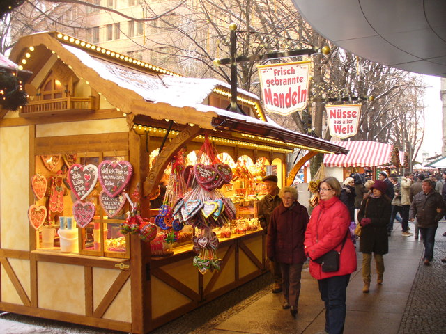 File:Frische Gebrannte Mandeln (Freshly Roasted Almonds) - geo.hlipp.de - 31212.jpg