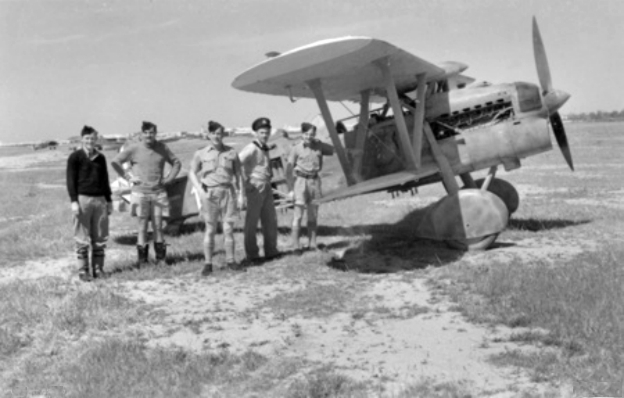 File:Fiat CR32 with RAAF officers at Benghazi 1941.jpg