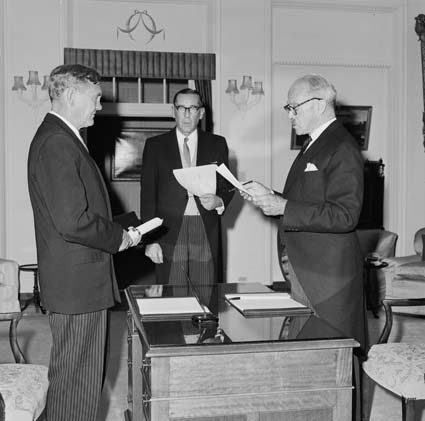 File:John Gorton Swearing In.jpg