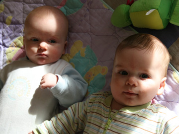 File:Retos-twins.jpg