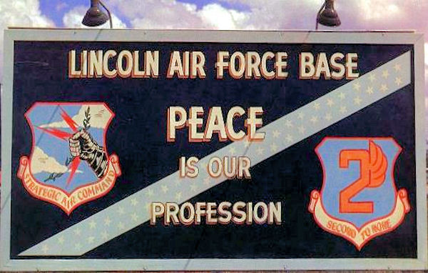 File:SAC Sign Lincoln AFB NE 1960.jpg