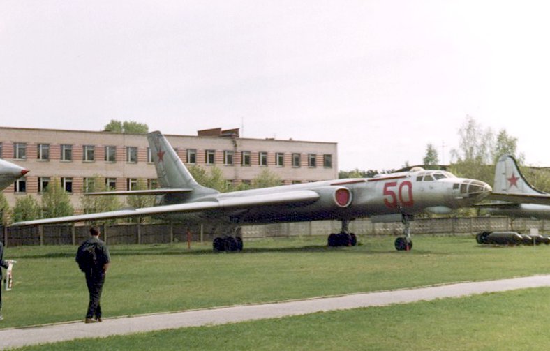 File:Tu-16.jpg