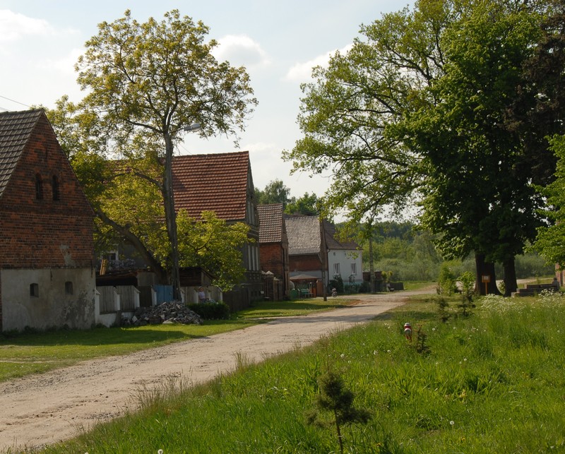 File:Centrum wioski.JPG