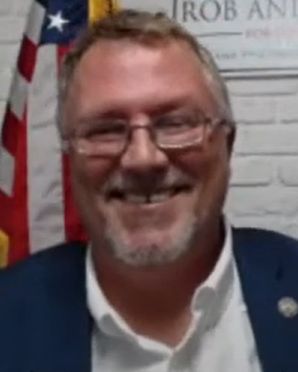 File:Rob Anderson at No Dem Left Behind Town Hall (cropped).png