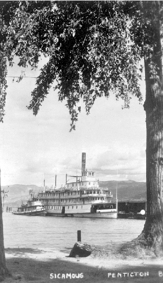 File:Sicamous (sternwheeler) at Penticton BC with tug, c1920.jpg