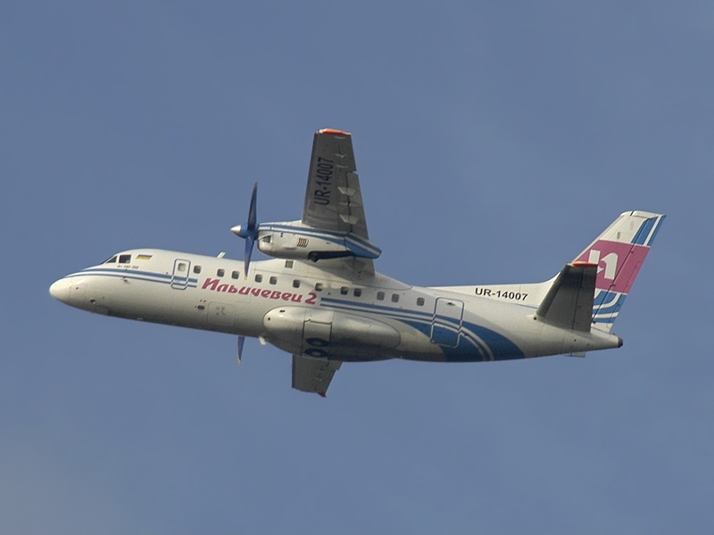 File:Антонов Ан-140 36525305029, Москва - Внуково RP262.jpg