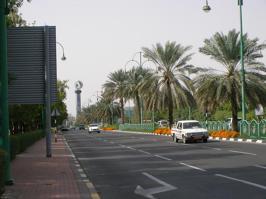 File:Street in Al-Ain UAE.JPG