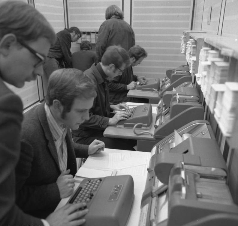 File:Bundesarchiv B 145 Bild-F031434-0006, Aachen, Technische Hochschule, Rechenzentrum.jpg