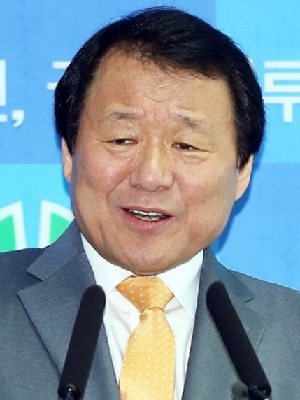 File:Daejeon Mayor Yum Hong-chul (13050901).jpg