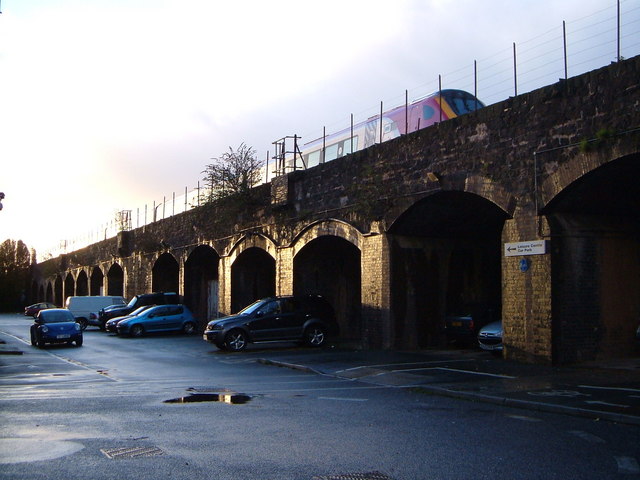 File:Railway viaduct, Exeter - geograph.org.uk - 283352.jpg