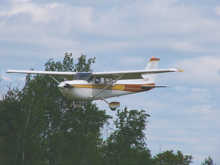 File:CessnaR172HawkXPC-GZHR.jpg