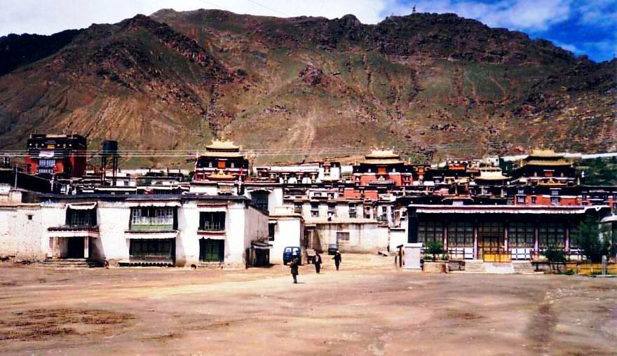 File:Tashilhunpo Monastery, Shigatse.jpg