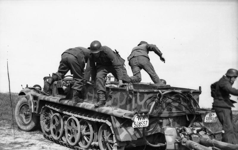 File:Bundesarchiv Bild 101I-280-1058-16, Russland, Halbkettenfahrzeug mit Pak.jpg