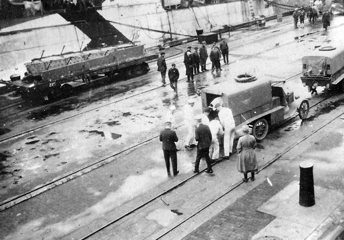 File:Unloading wounded from USS Comfort.jpg