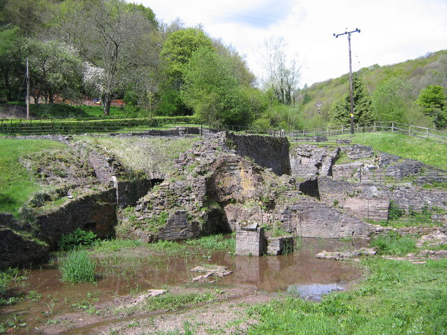 File:Angiddy Blast Furnace - geograph.org.uk - 1286754.jpg