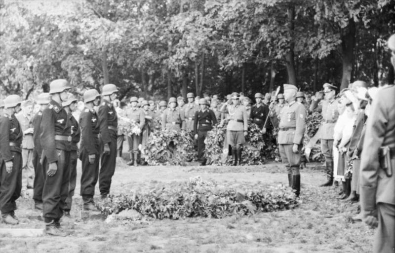 File:Bundesarchiv Bild 101I-022-2940-24, Russland, Beisetzung Generalmajor Walther v. Hünersdorff.jpg