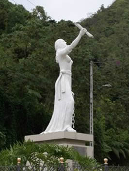 File:Naya o la Chapetona Monument.jpg