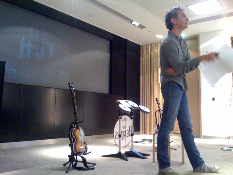 File:SimonGarfield2009.jpg
