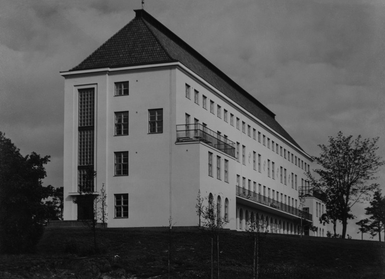 File:Sofianlehdon lastenkoti, valmistunut 1930. - G45701 (hkm.HKMS000005-km0000onk1).jpg