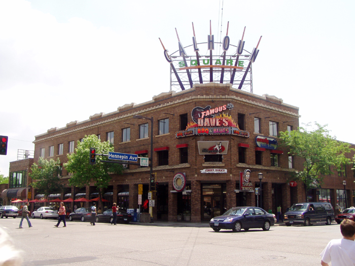 File:Calhoun mpls.jpg