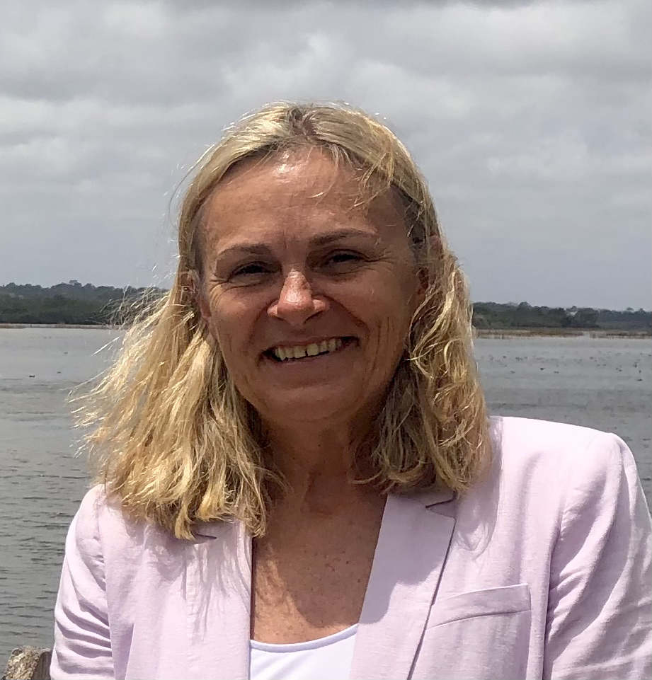 File:Sabine Winton MLA at Lake Joondalup.jpg