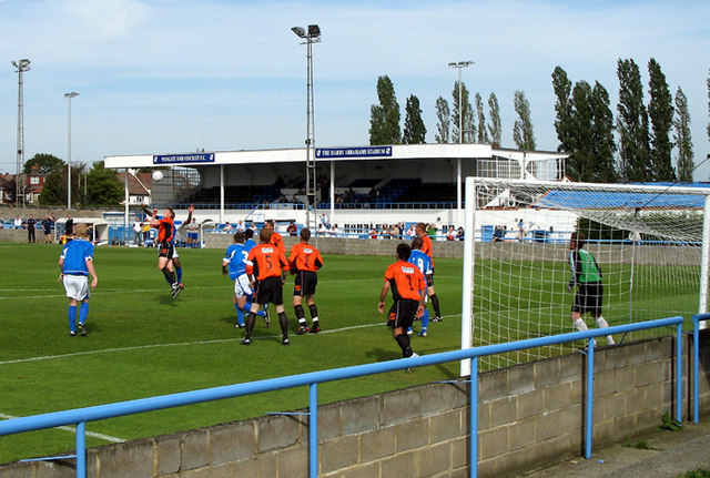 File:WingateFinchleyWivenhoe.jpg