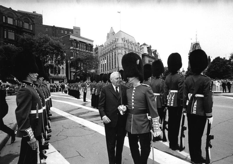 File:Bundesarchiv B 145 Bild-F018250-0008, Kanada, Staatsbesuch Bundeskanzler Erhard.jpg