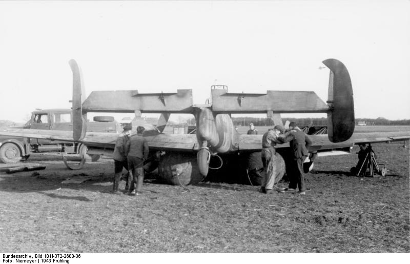 File:Bundesarchiv Bild 101I-372-2600-36, Frankreich, Nachtjagdmaschine Me 110.jpg