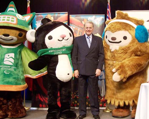 File:Jacques Rogge with Vancouver Olympic Mascots.jpg
