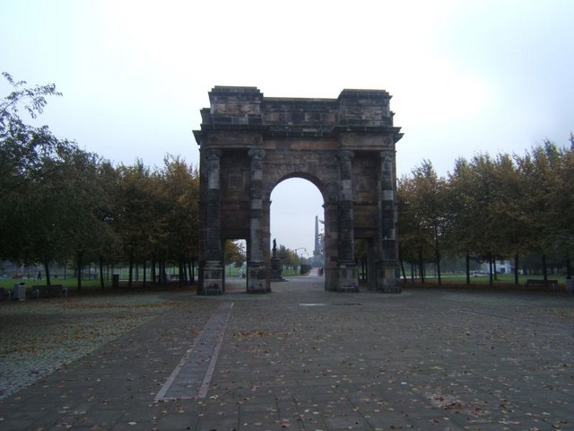 File:McLennan Arch - geograph.org.uk - 277897.jpg