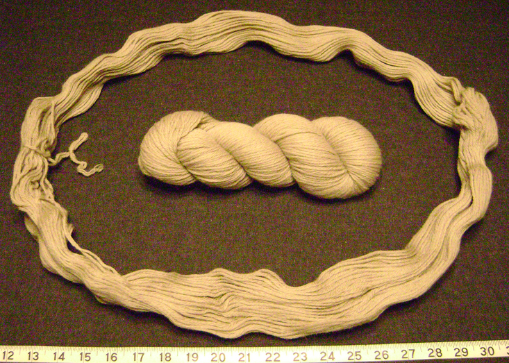 File:Yarn hank uncoiled.png