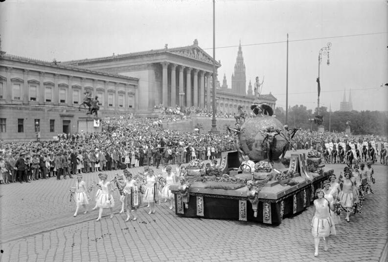 File:Bundesarchiv Bild 102-06264, Wien, Umzug zum Sängerbund-Fest.jpg