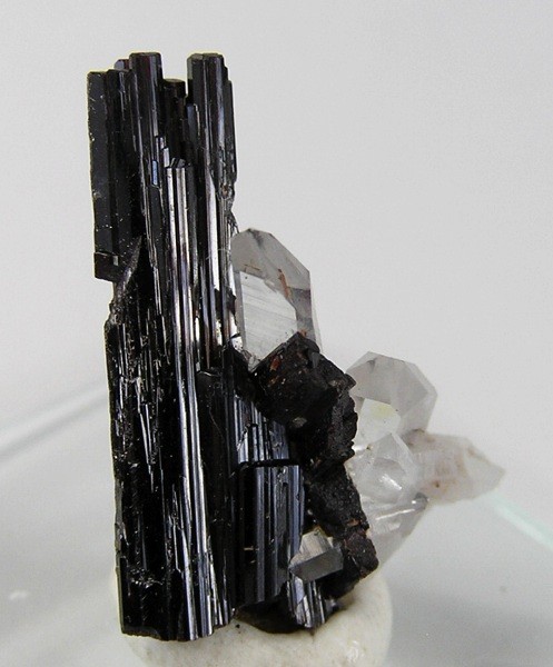 File:Hubnerite-Quartz-216455.jpg