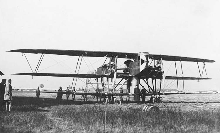 File:Lloyd WW1 bomber aircraft 1.jpg