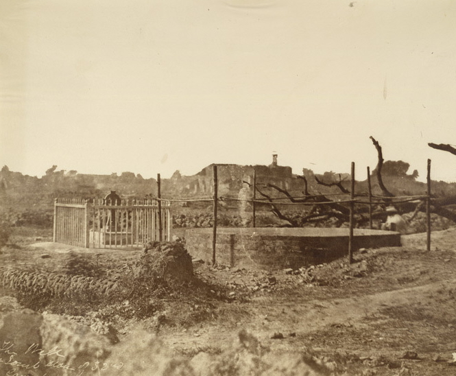 File:1858 Kanpur well monument.jpg