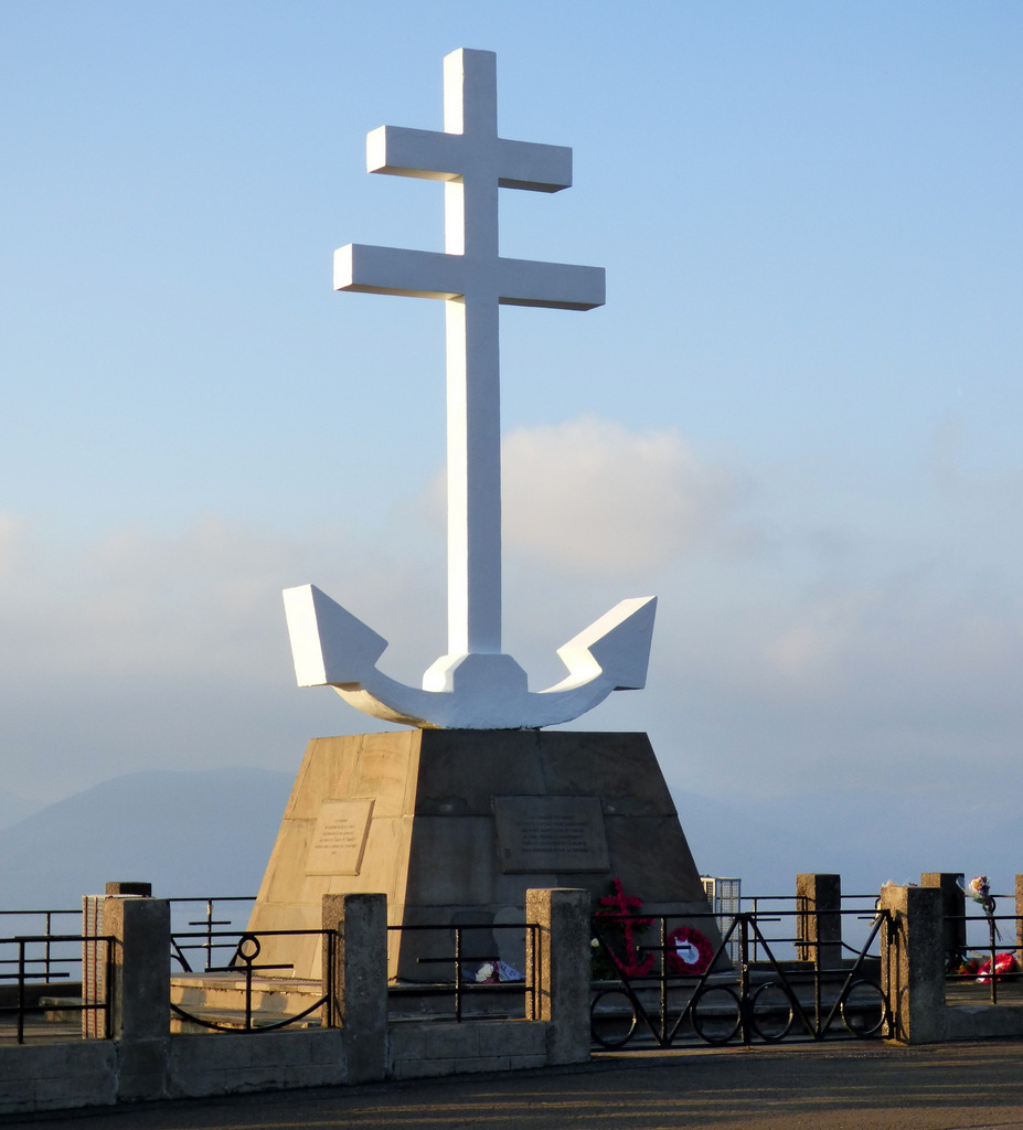 File:Free French memorial on Lyle Hill - geograph.org.uk - 5985136.jpg