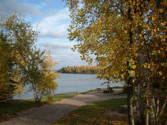 File:Big Whiteshell Lake in the Fall.jpg