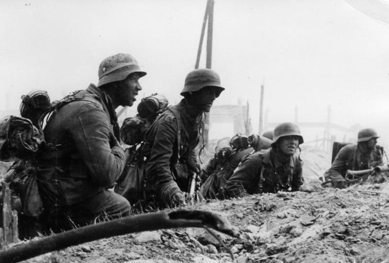 File:Bundesarchiv Bild 146-1971-107-40, Russland, Kampf um Stalingrad, Infanterie.jpg