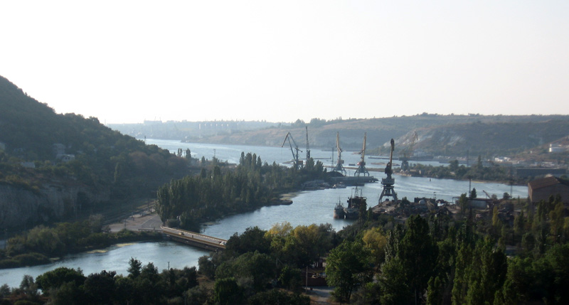 File:Chyornaya River.jpg