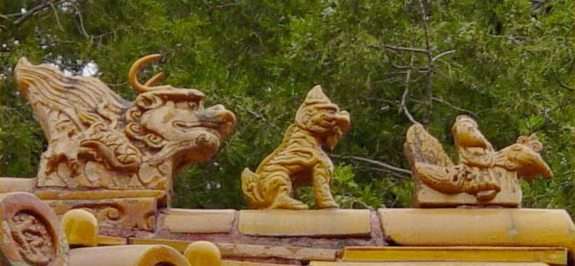 File:ImperialRoofDeco.jpg