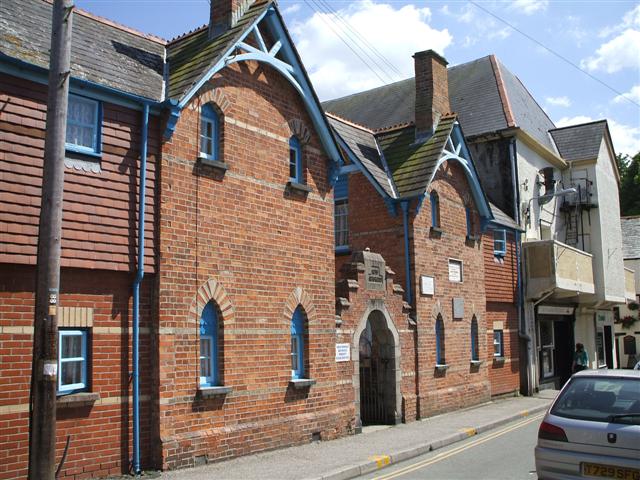 File:Alms House, Padstow - geograph.org.uk - 462883.jpg
