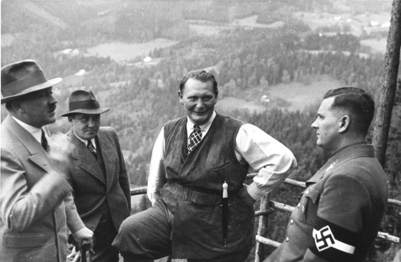 File:Bundesarchiv B 145 Bild-F051620-0043, Hitler, Göring und v. Schirach auf Obersalzberg.jpg