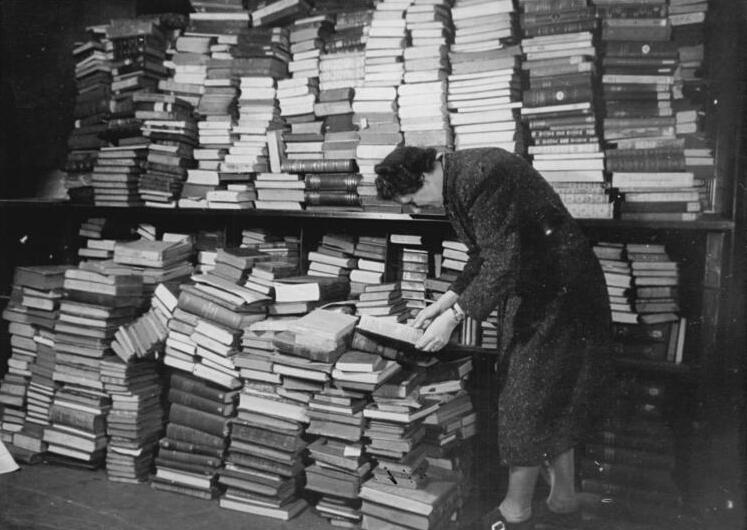 File:Bundesarchiv Bild 183-S90457, Berlin, Staatsbibliothek, Magazin.jpg