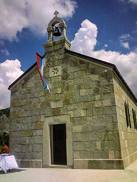 File:Храм светог цара Константина и царице Јелене у Слату код Невесиња.jpg